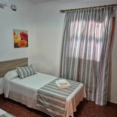 Maria Espaciosa Y Calida Con Piscina Privada 別荘 カラ・エン・ブラネス